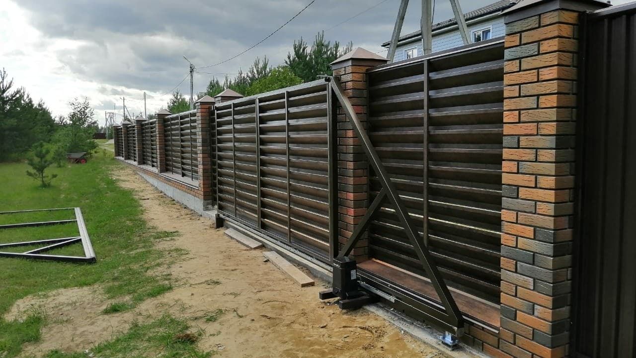 Купить заборы жалюзи с установкой в Москве | Монолит-Забор