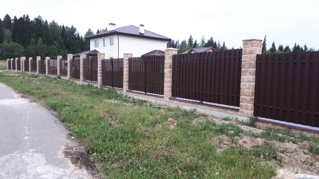 Купит забор из евроштакетника, цены под ключ в Москве