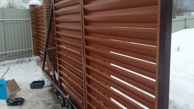 Купить заборы жалюзи с установкой в Москве | Монолит-Забор