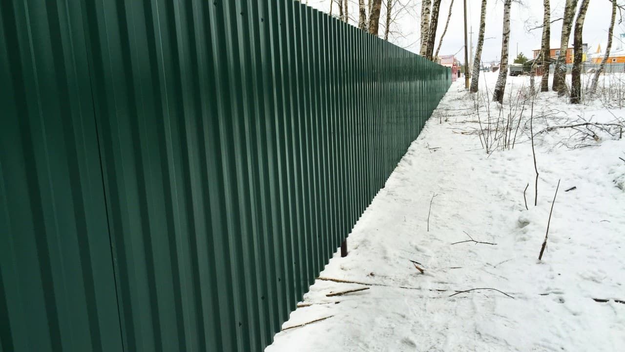 Купить заборы из профнастила с установкой | цены под ключ в Москве