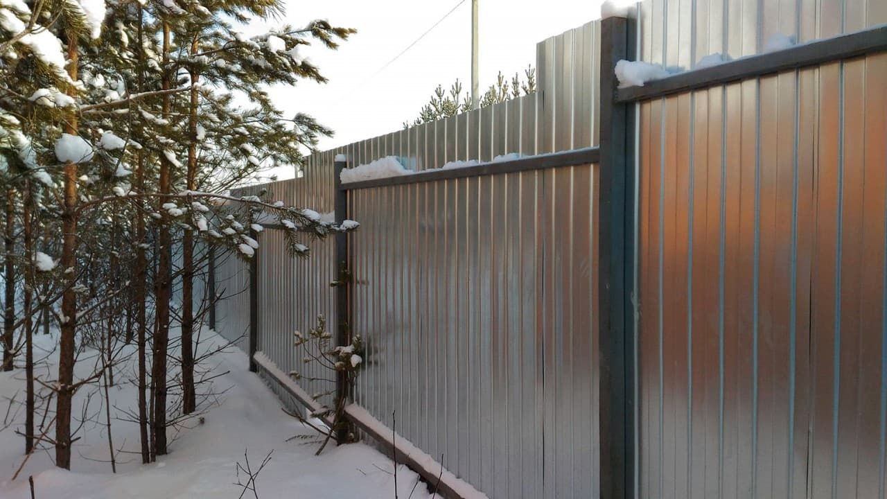 Установка забора из профнастила под ключ в Москве