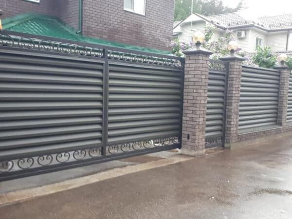 Комбинированные заборы купить в Москве по выгодной цене