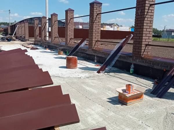 Заборы с монолитным основанием цена под ключ в Москве