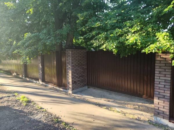 Заборы с монолитным основанием цена под ключ в Москве