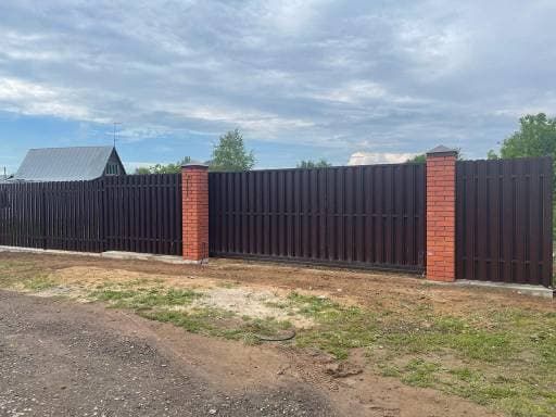 Забор из евроштакетника под ключ в Москве с установкой