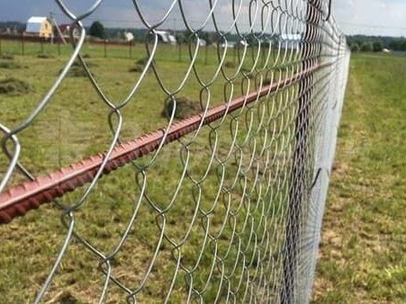 Размеры сетки-рабицы для забора: рекомендации по выбору